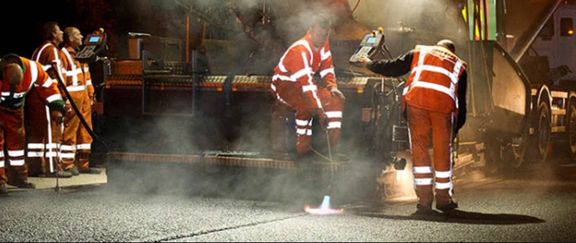 Zichtbaar langs weg en spoor