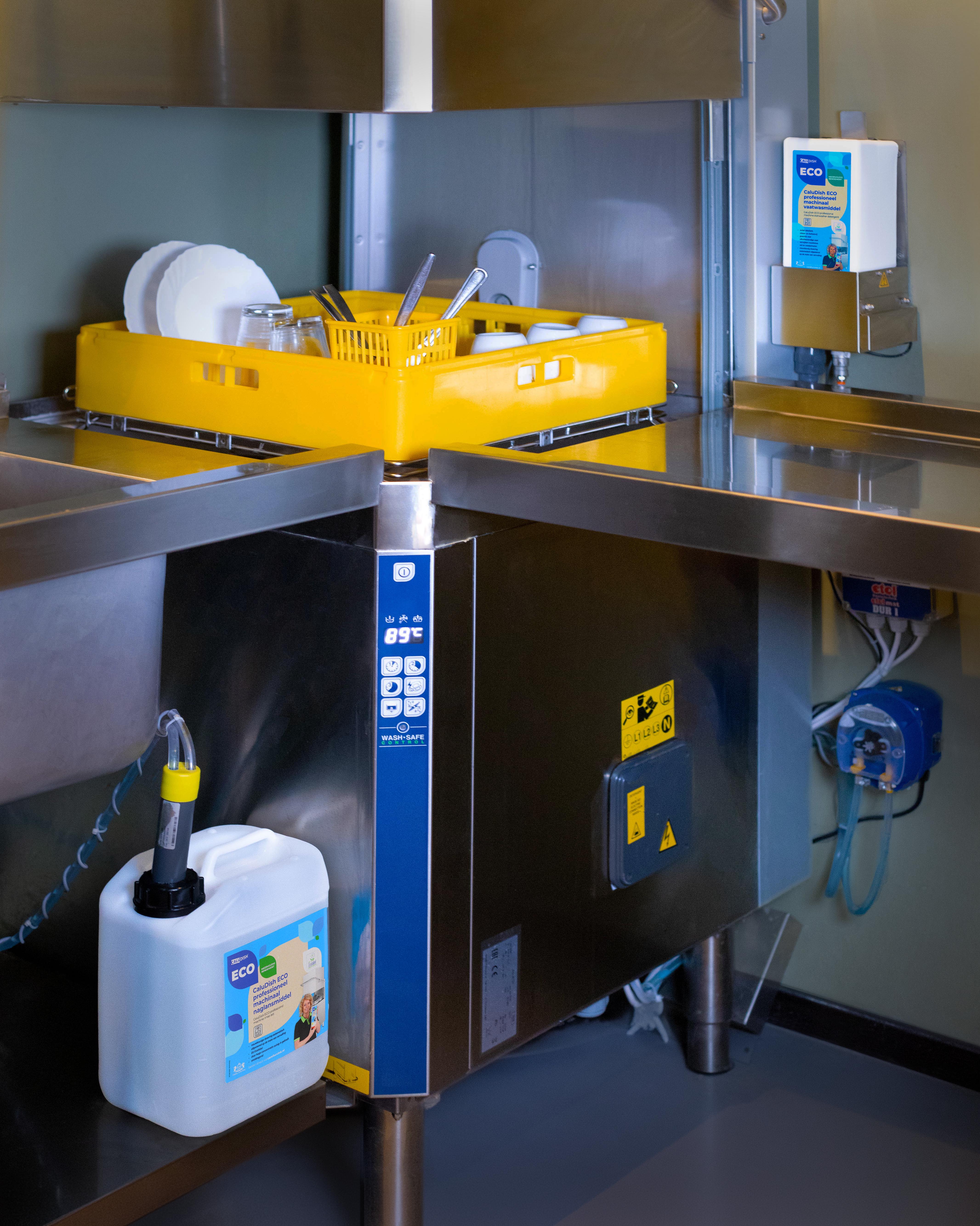Etol doseerunit en CaluDish vaatwasmiddel en naglansmiddel