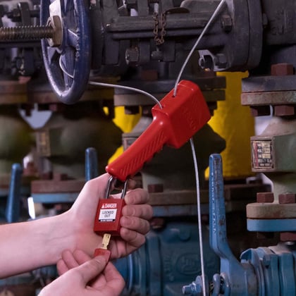 Brady kabelvergrendelingssysteem met gecoate stalen kabel 2,44mtr