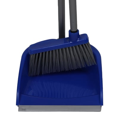 Stofblik aan steel met bezem  