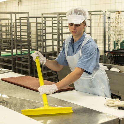 Vikan kunststof korte steel 65cm  geel