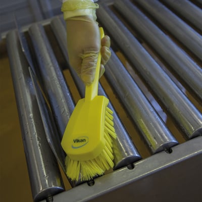 Vikan afwasborstel hard korte steel geel