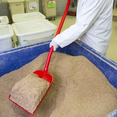 Vikan schop ergonomisch lengte 130cm klein blad rood