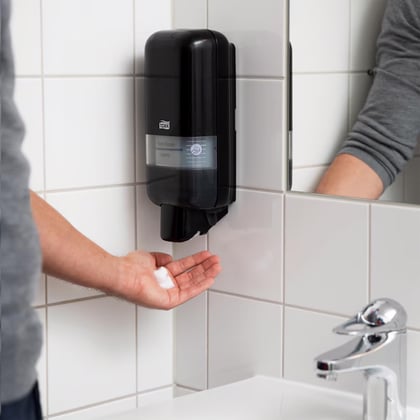 Tork zeep en handdesinfectie dispenser zwart S4 
