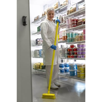 Vikan luiwagen met schuin geplaatste vezels hard 22,5cm breed geel