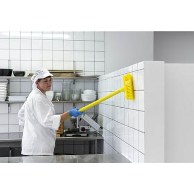 Vikan luiwagen met schuin geplaatste vezels hard 22,5cm breed geel