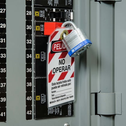 Hangsloten gelamineerd staal blauw met beugel van 20mm