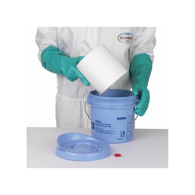 Kimberly-Clark Wettask poetsdoek blauw in dispenser emmer